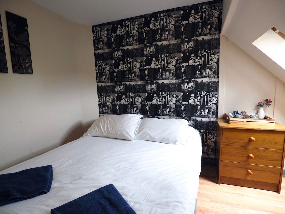 St. Christopher's Inn Edinburgh - Hostel Basic Double Room, Ensuite 4