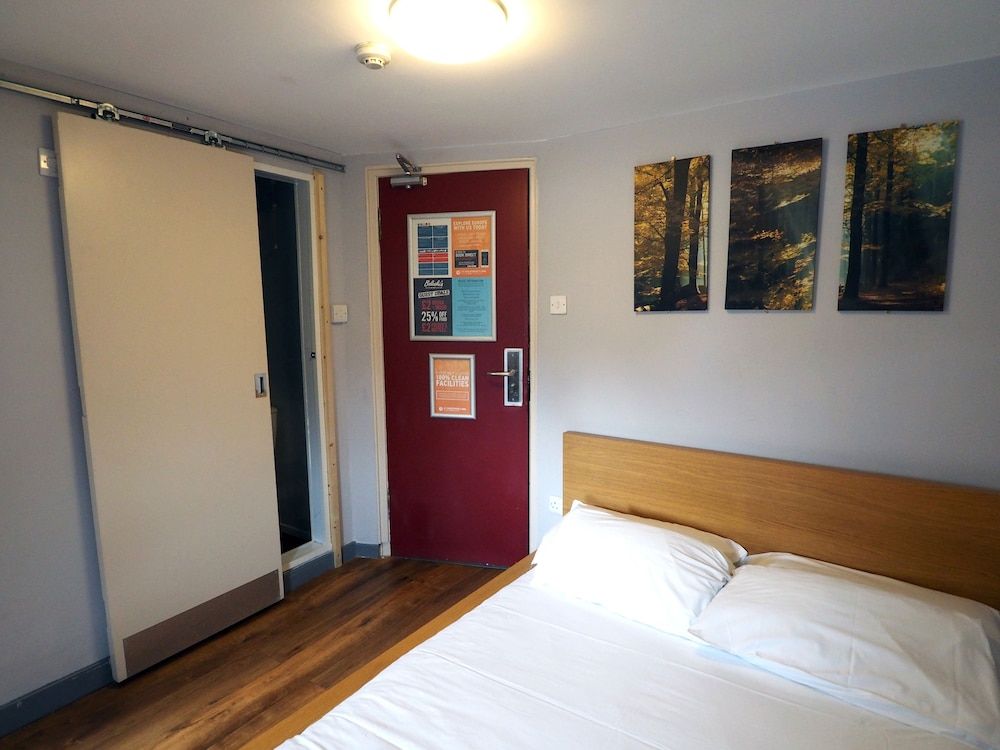 St. Christopher's Inn Edinburgh - Hostel Basic Double Room, Ensuite 2