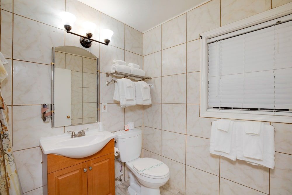 Arrowhead Tree Top Lodge Kitchen Suite (2nd Floor, Wrap around deck) 4