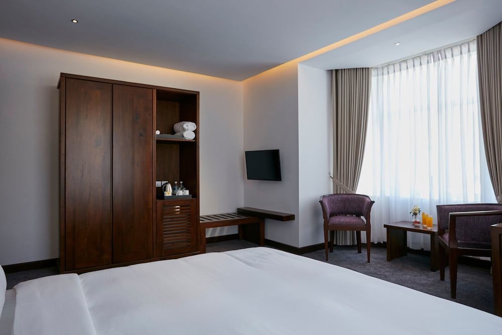 Corner Luxury Double Or Twin Room With Mountain View and Estate View