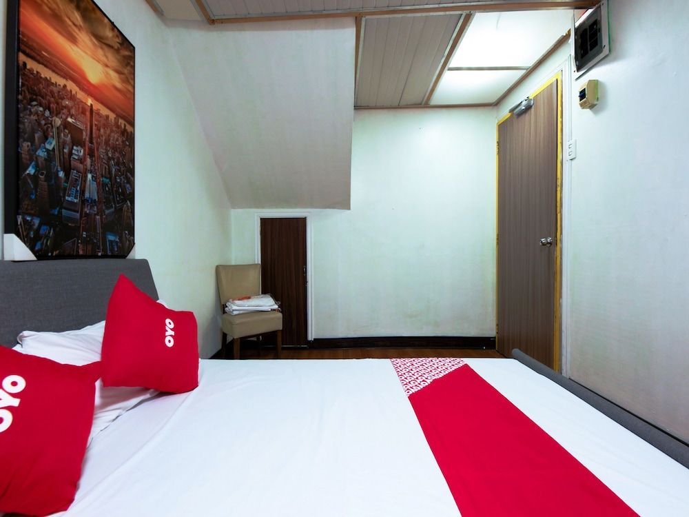 Remedios Apartment Deluxe Double Room 8