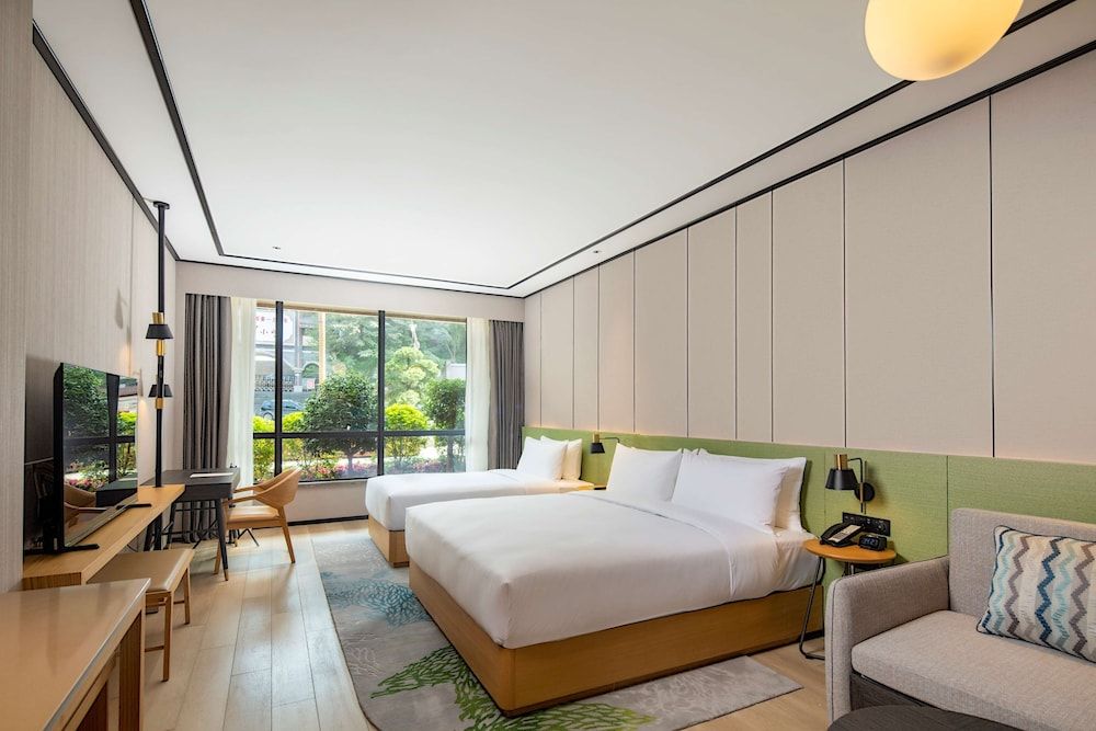 City Room, 2 Twin Beds, City View