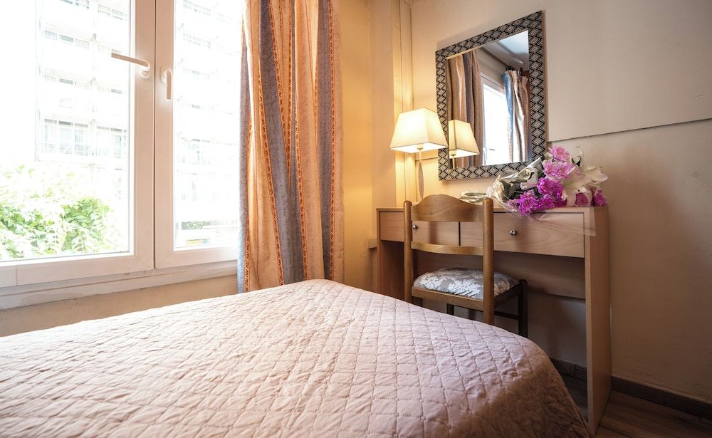 undefined Alexandria Hotel