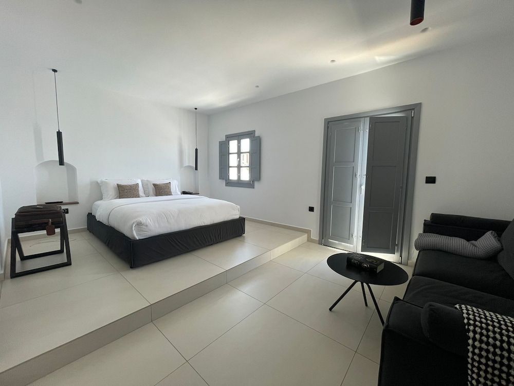 Imera Vista Suites Superior Suite with Caldera View 4