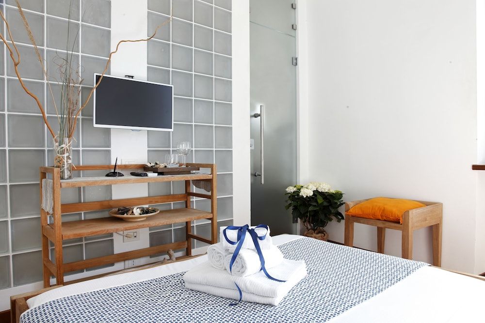 Arpaiu - Odeyo Sas Standard Double Room, Sea View 9