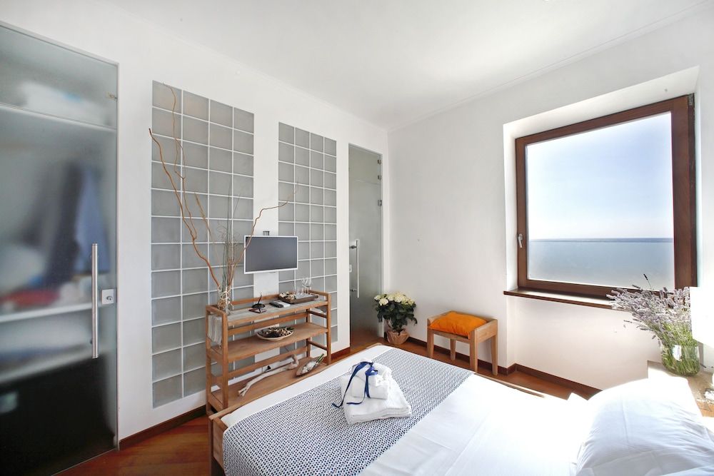 Arpaiu - Odeyo Sas Standard Double Room, Sea View 3