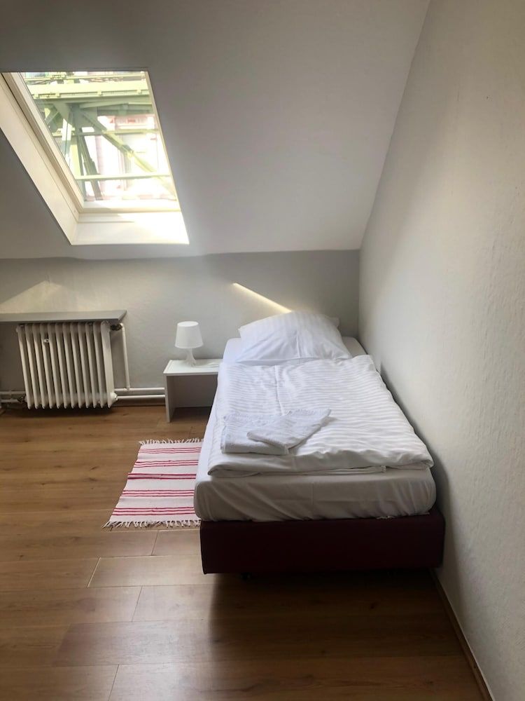 Hotel Schwaferts Single Room, Shared Bathroom 6