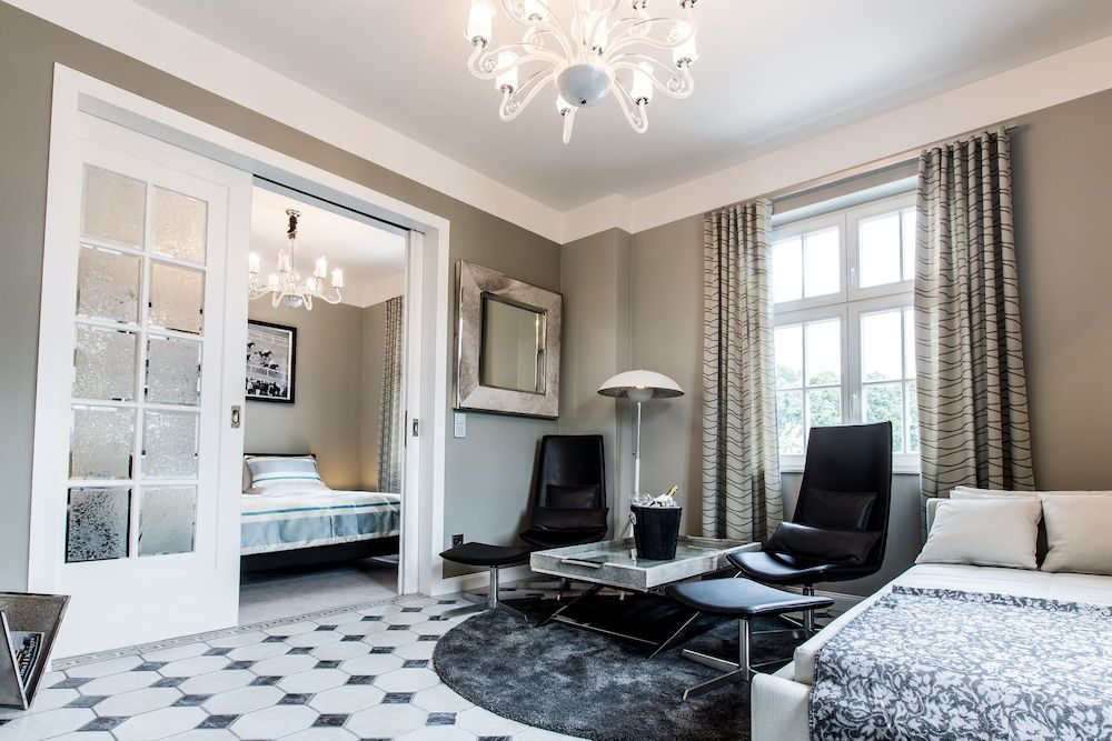 Adelhoff Presidential Suite 4