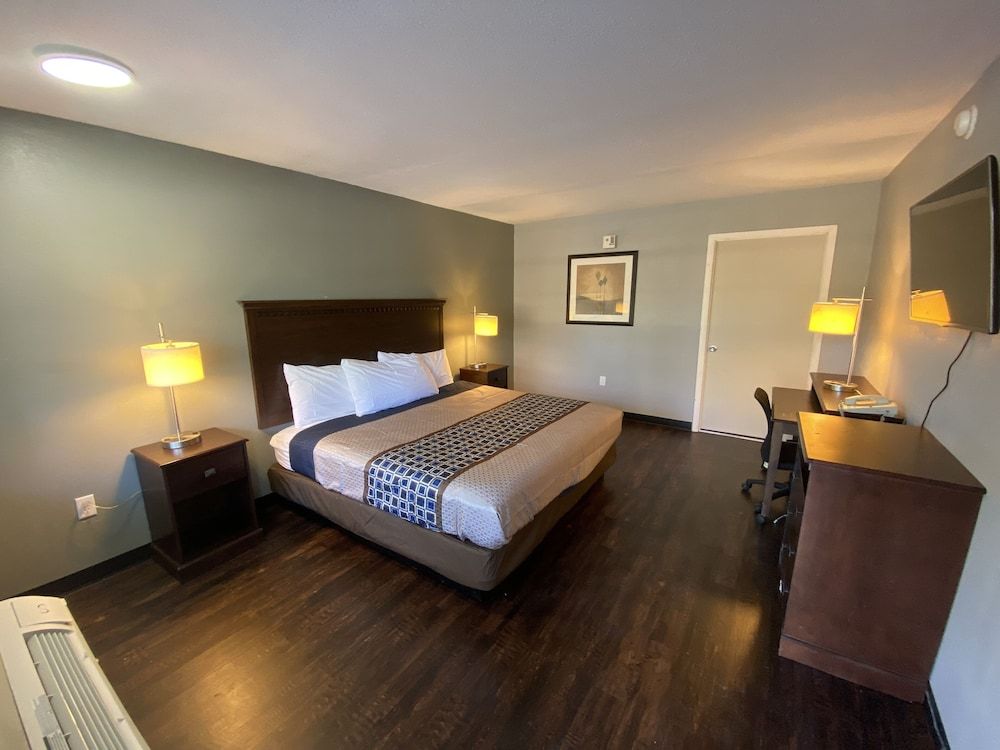 Room, 1 King Bed, Non Smoking