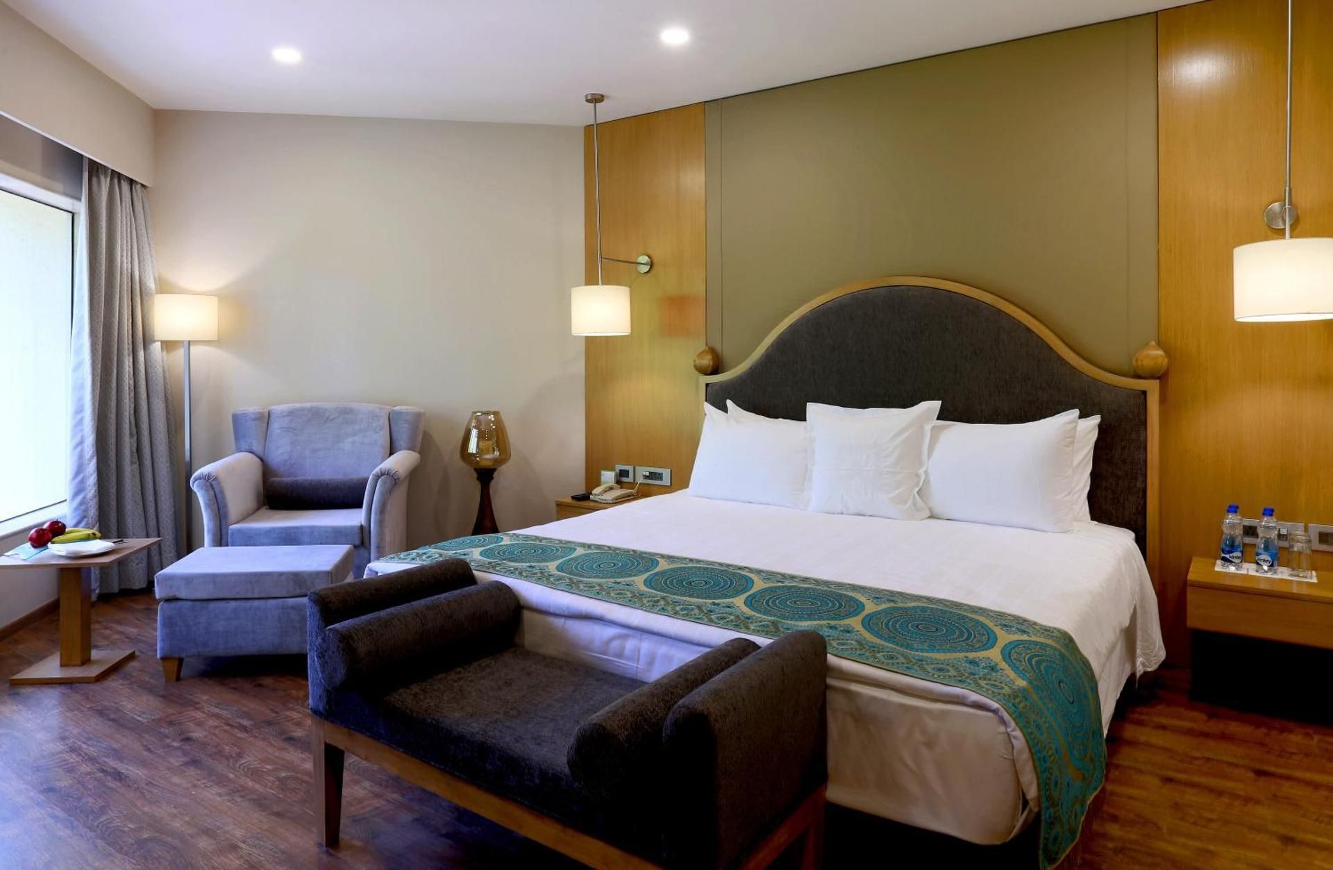 DELUXE SUITE QUEEN BED DOUBLE BED EXTRABED GARDEN VIEW
