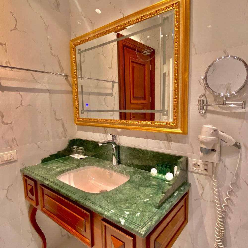 undefined Hotel Opera 6