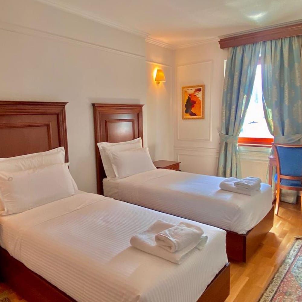 Hotel Opera Standard Twin Room 3