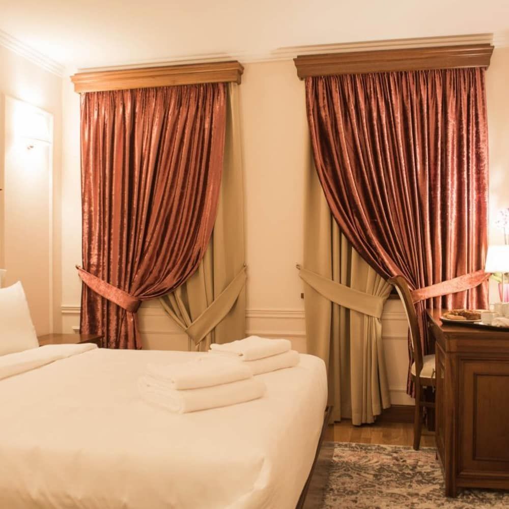 Hotel Opera Standard Double Room 3