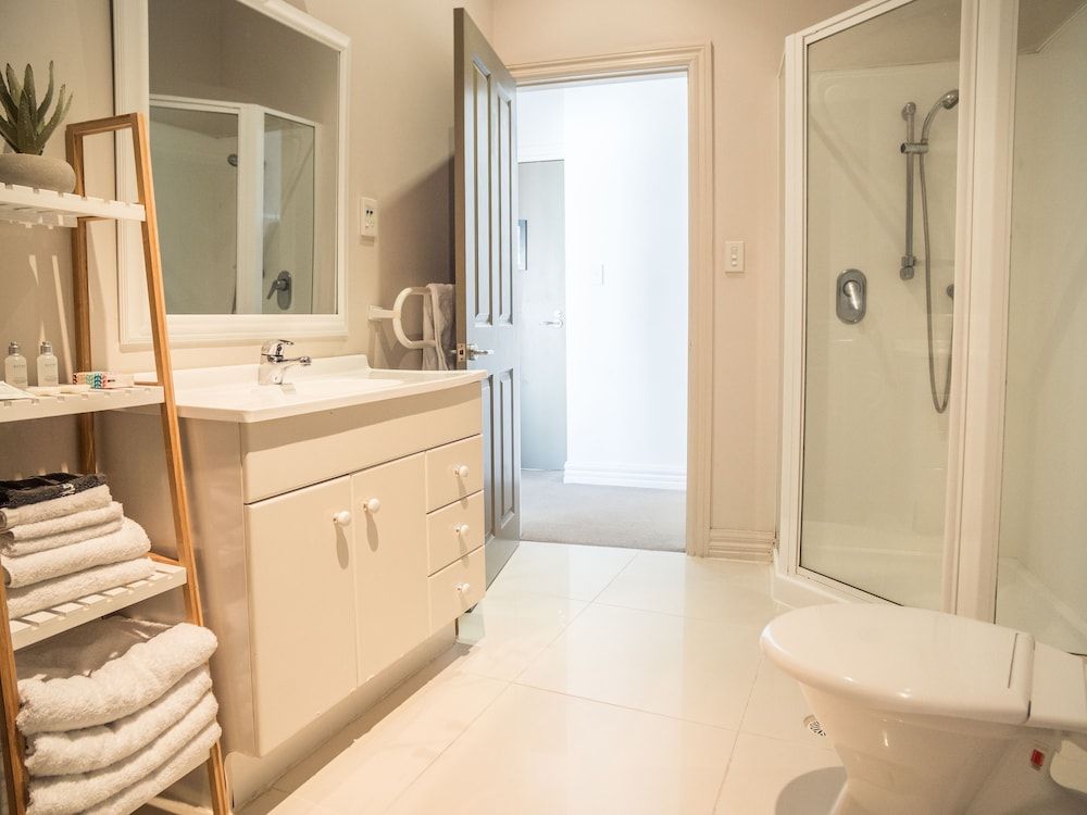 U Suites on Manners Penthouse, 2 Bedrooms, Balcony (Level 4 - lift access to Level 2 only) 6