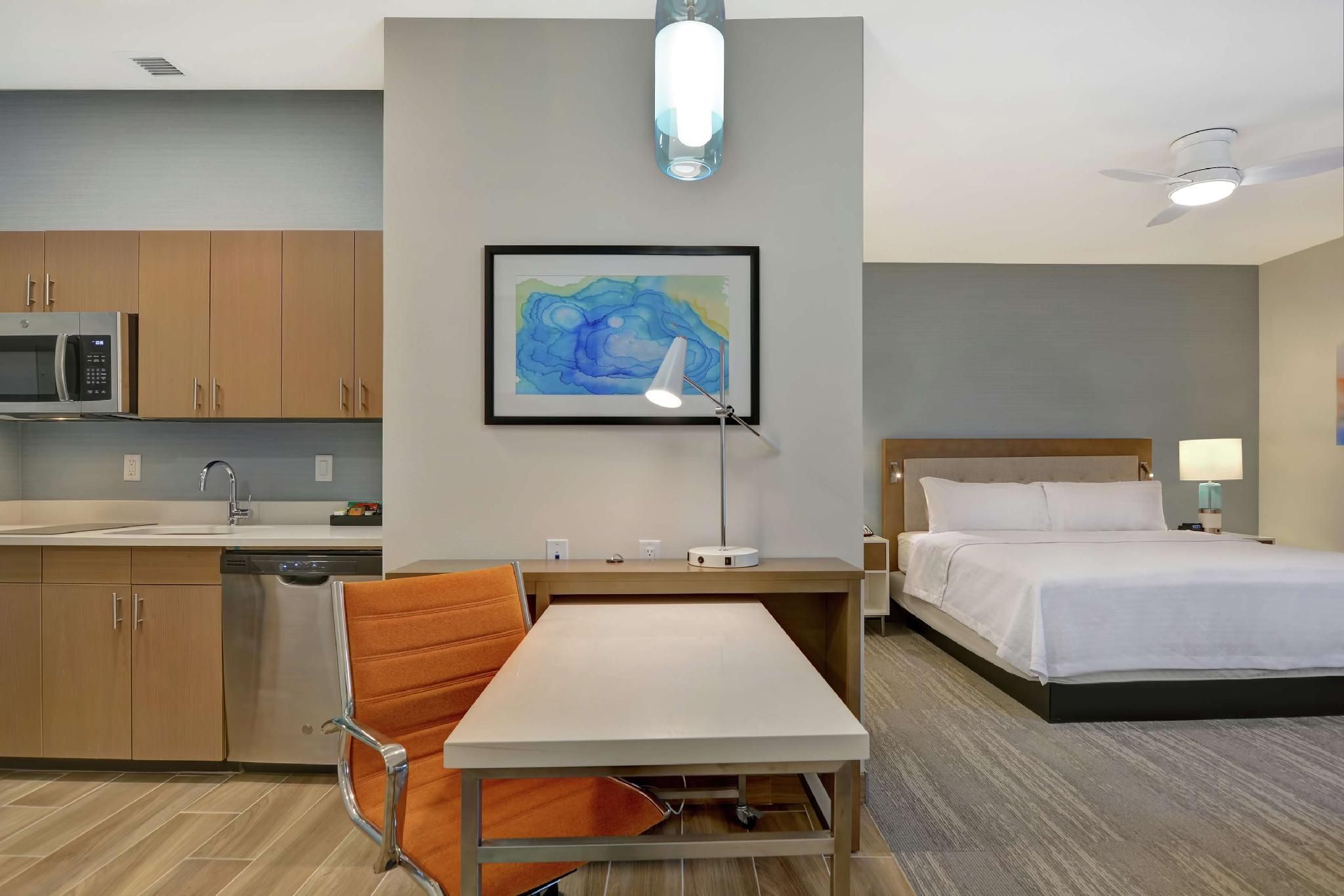 1 KING BED STUDIO SUITE NONSMOKING