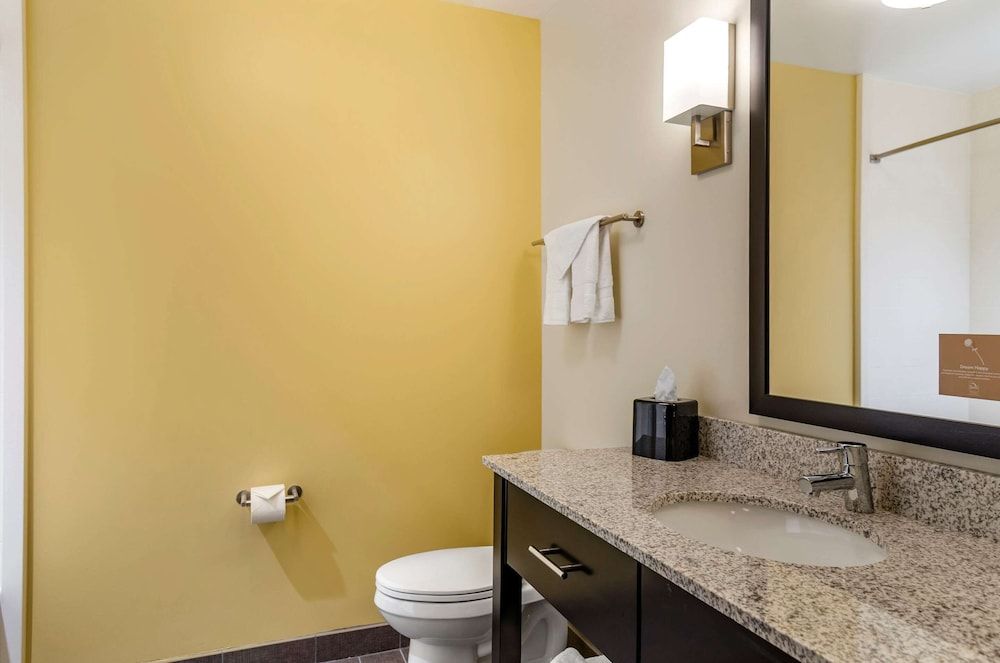 Sleep Inn Great Falls Airport Standard Room, 2 Queen Beds, Accessible, Non Smoking (Accessible Bathtub) 3