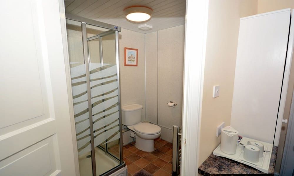 Varis House Twin Room, Ensuite 4