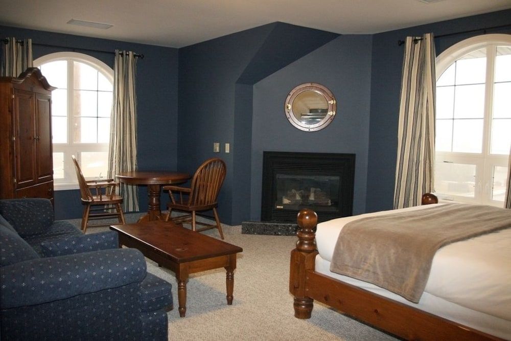 Seacliffe Inn Standard Room, 1 Queen Bed, Lake View 7