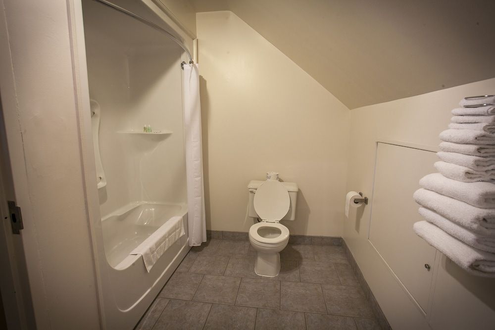 Seacliffe Inn Suite 8