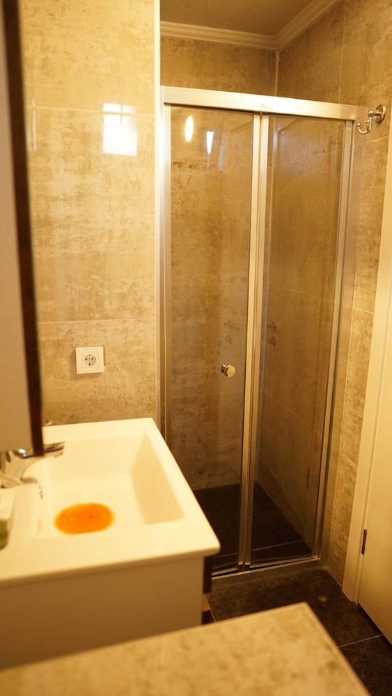 Karyada Hotel Studio, Pool View 15