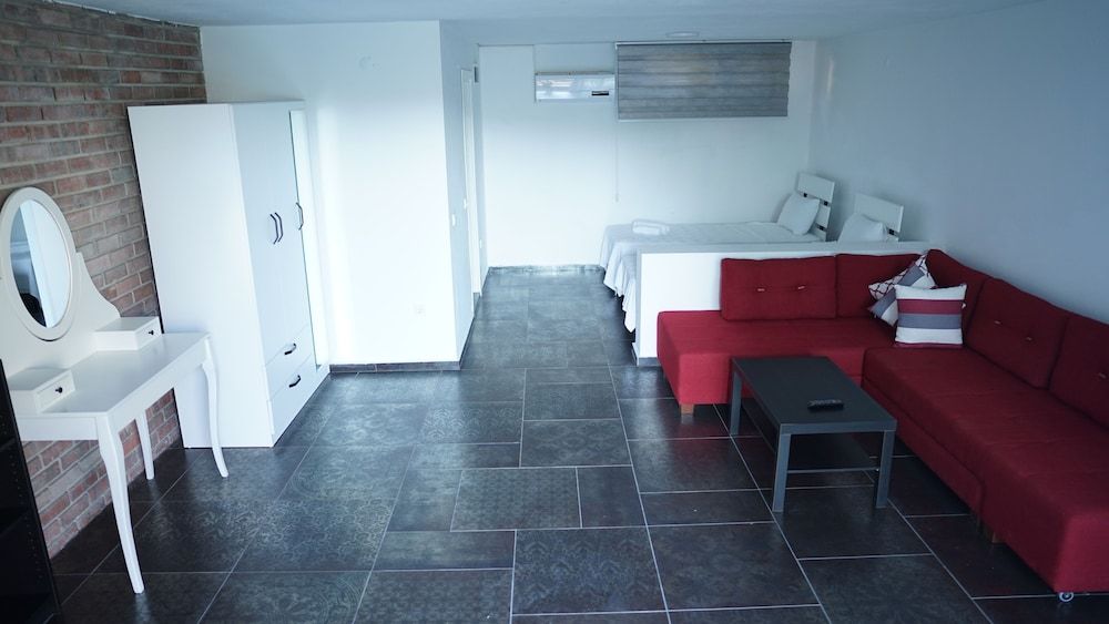 Karyada Hotel Studio, Pool View 13