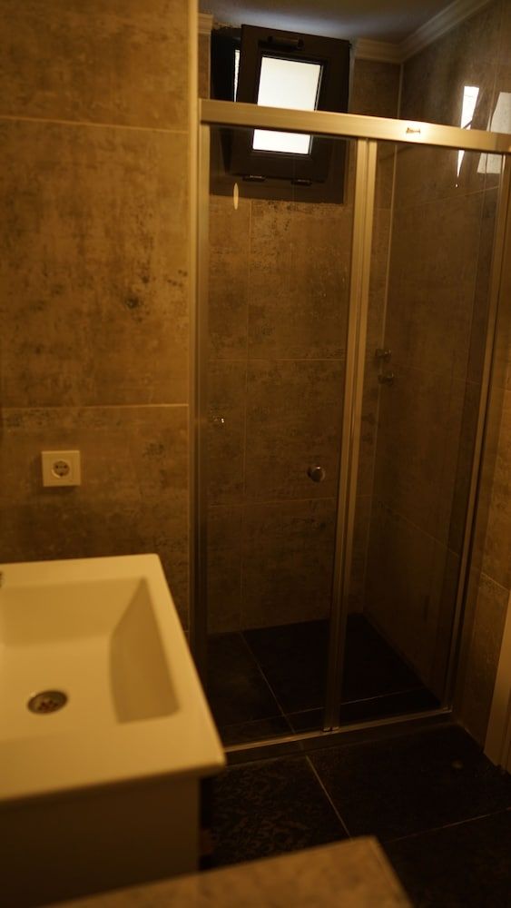 Karyada Hotel Studio, Pool View 18