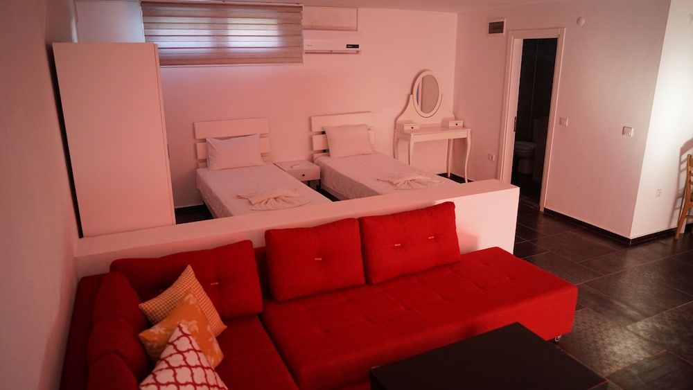 Karyada Hotel Studio, Pool View 2