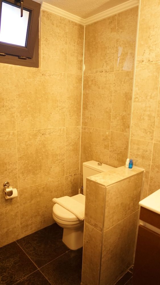 Karyada Hotel Studio, Pool View 10