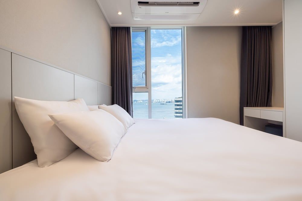 Ocean Park 9 Standard King (Half Ocean View)