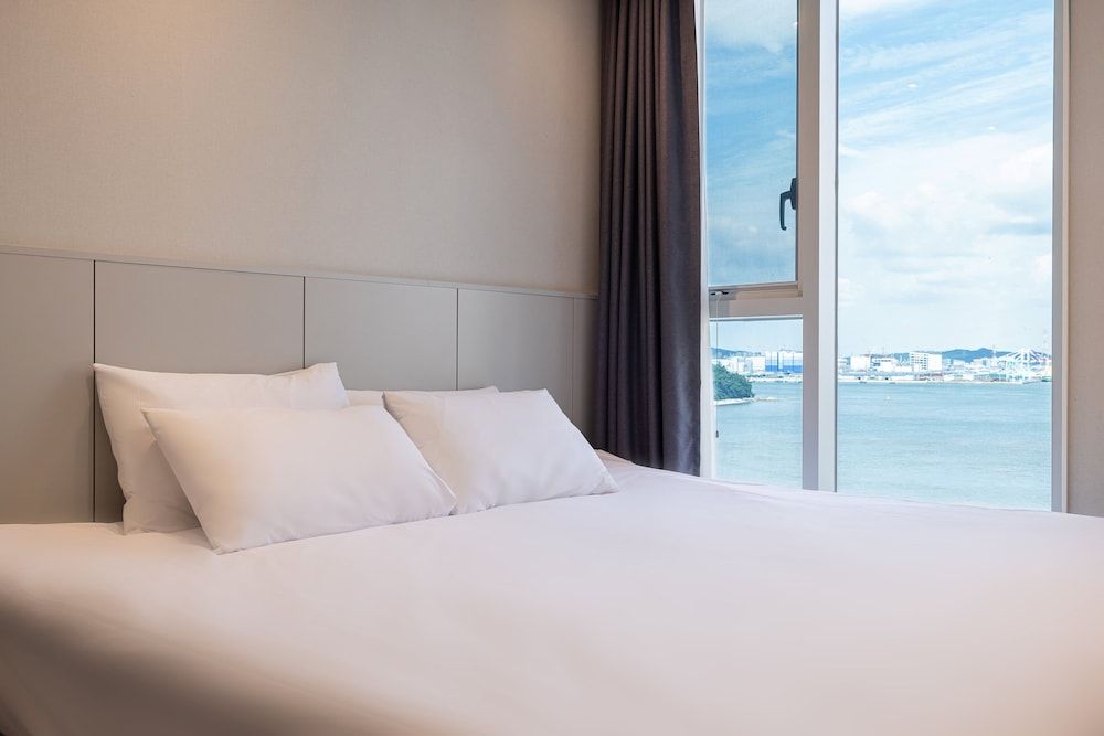 Ocean Park 9 Standard King (Half Ocean View) 3