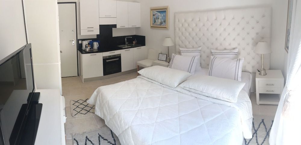 Studio, Kitchen (A1)