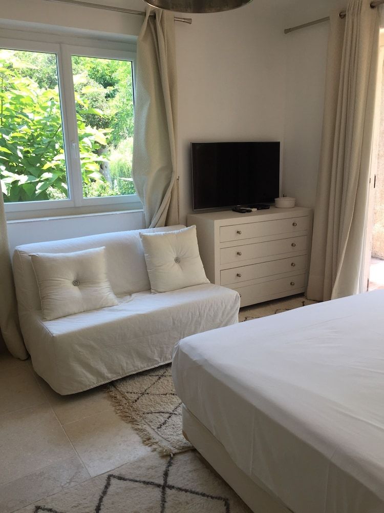 Studio Suite, Kitchen (A2)