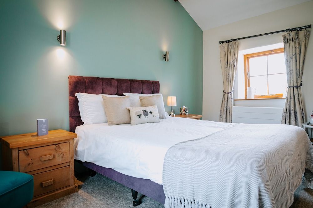 Superior Double Room, Ensuite, Garden View (King Bedroom, )