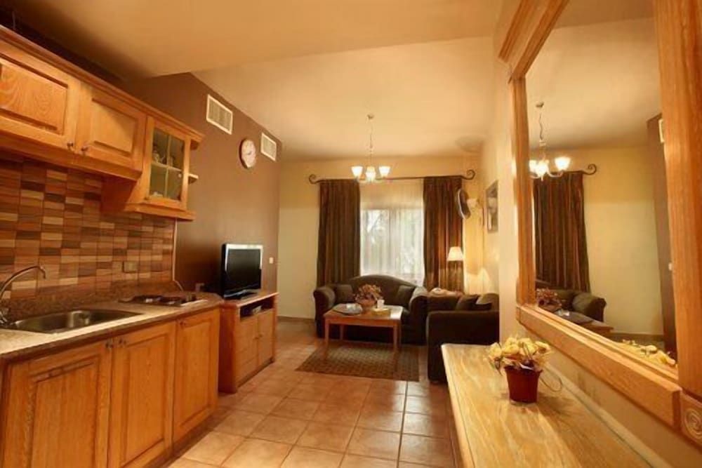 Capri Hotel Suites Suite, 1 Bedroom 5