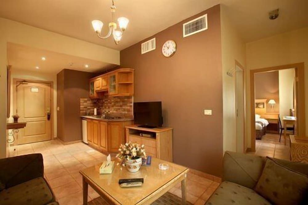 Capri Hotel Suites Suite, 1 Bedroom 7