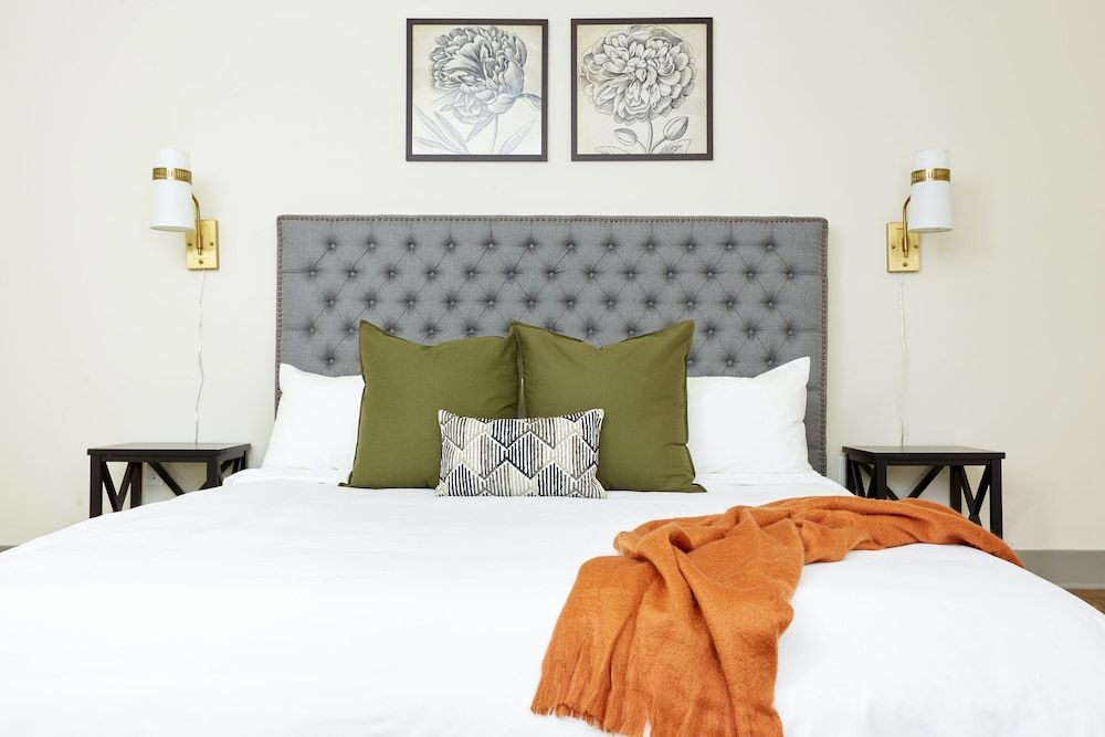 undefined Sonder Ellis Square 9