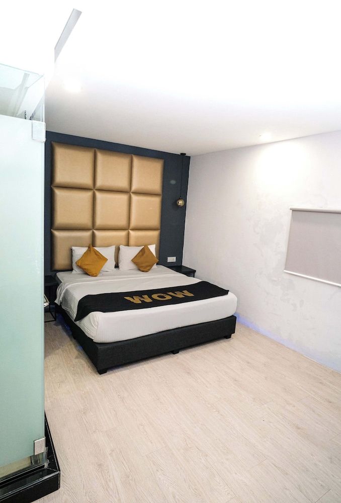 Capital O 91202 Wow Hotel Superior Room 7