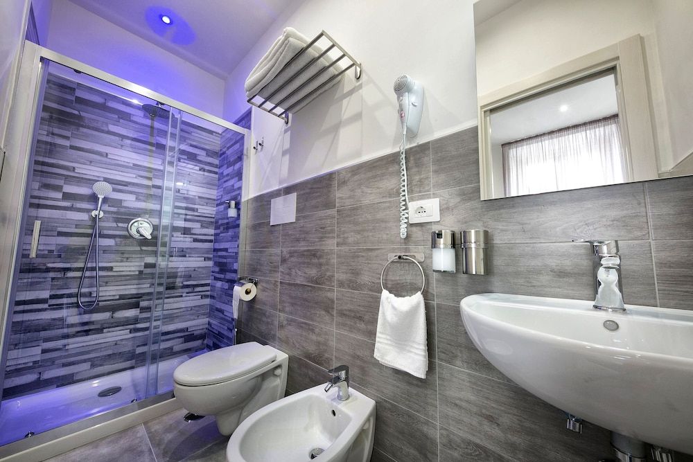 President Suites Deluxe Double Room 10