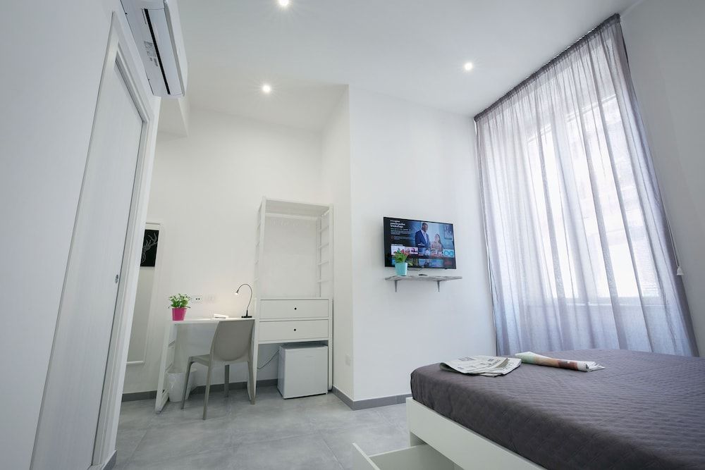 President Suites Deluxe Double Room 12