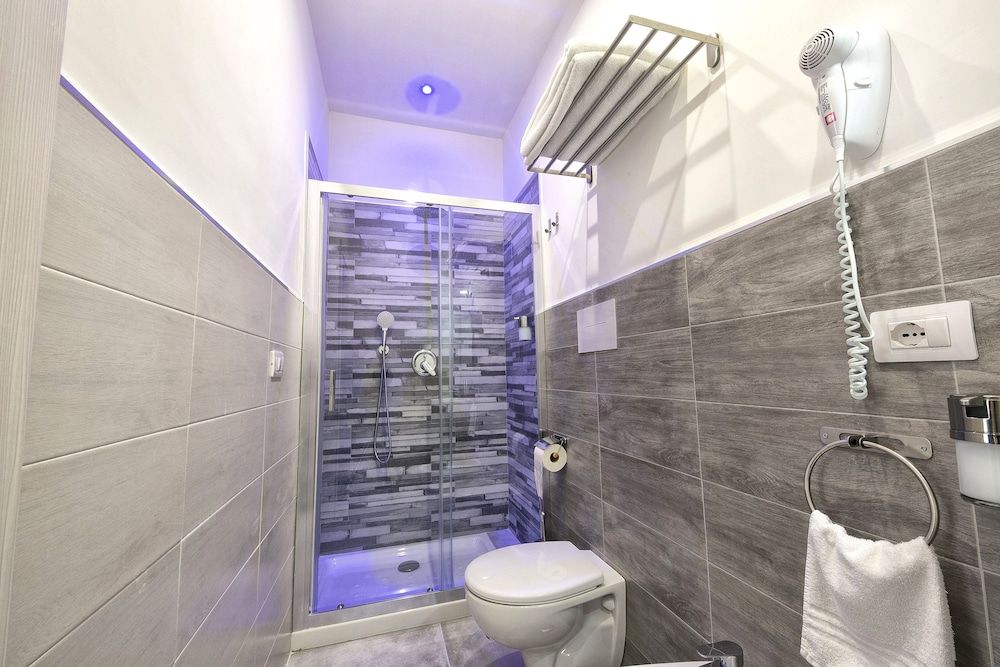 President Suites Deluxe Double Room 9