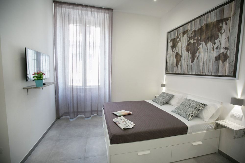 President Suites Deluxe Double Room 5