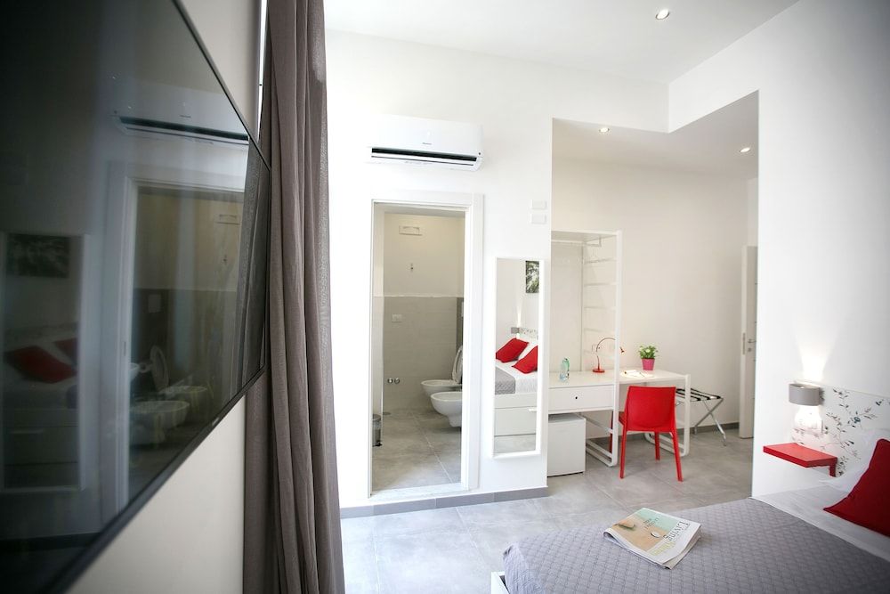 President Suites Deluxe Double Room, Balcony 15