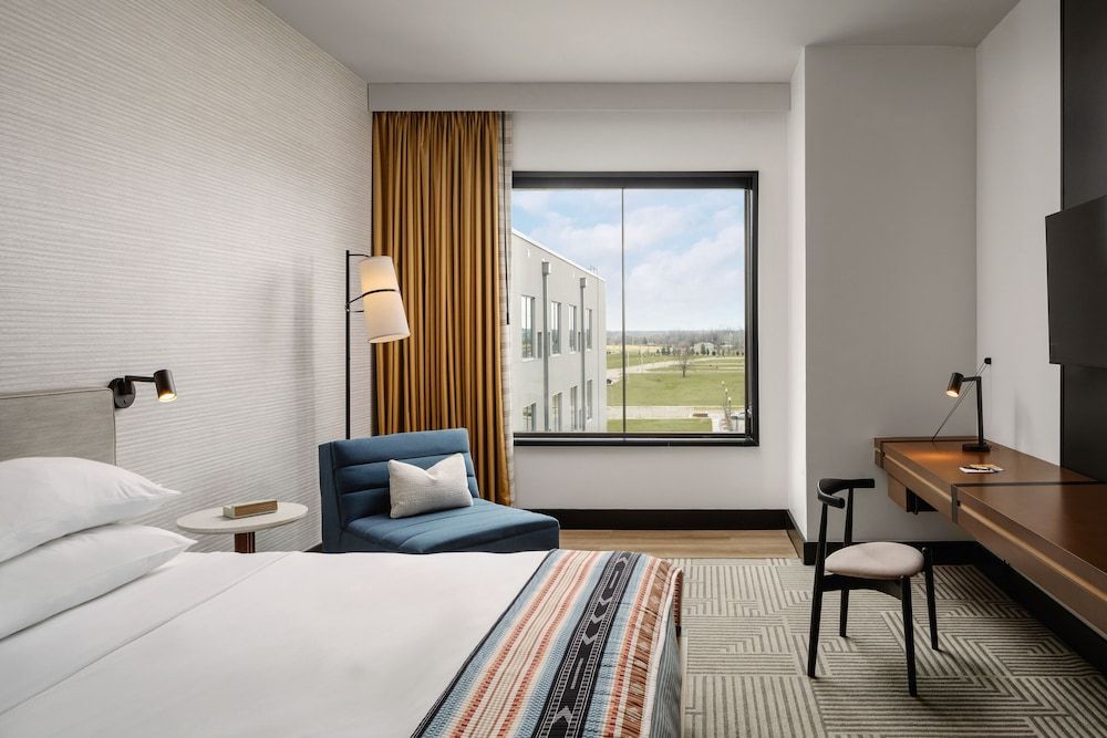 Room, 1 King Bed, Accessible, Non Smoking (Mobility Bathtub w/Grab Bars)