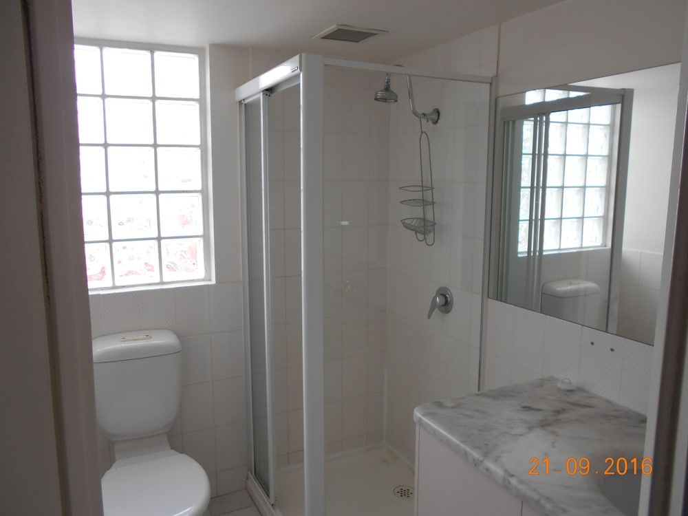 Harrington's 102 Standard Double Room 3