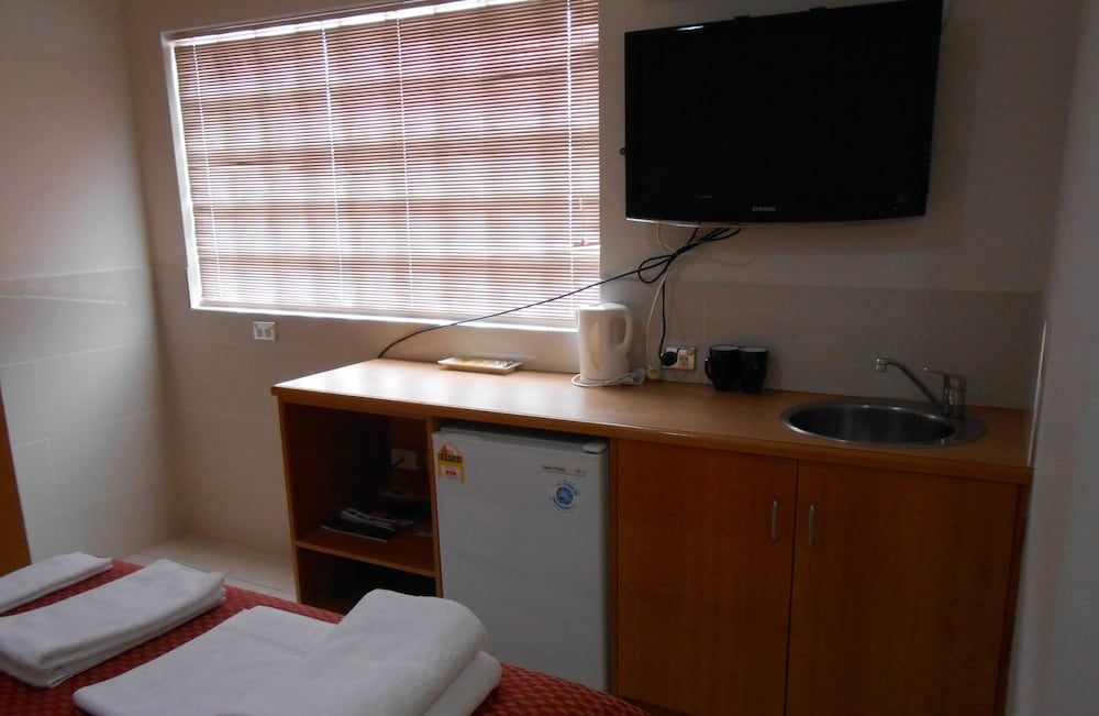 Harrington's 102 Standard Double Room 4