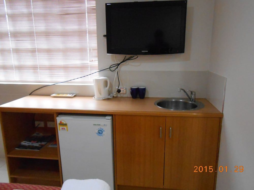 Harrington's 102 Standard Double Room 5