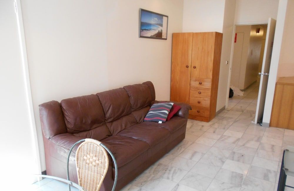 Harrington's 102 Standard Room, Non Smoking (Harrington Suite) 6