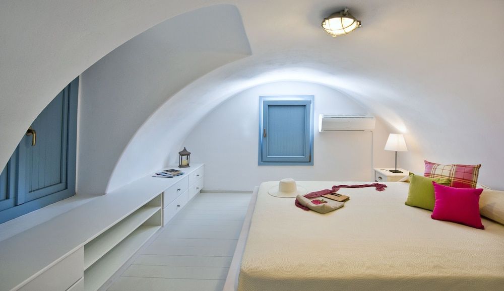 Apartment ,Two Bedrooms , Private Plunge Pool, Partially Caldera View