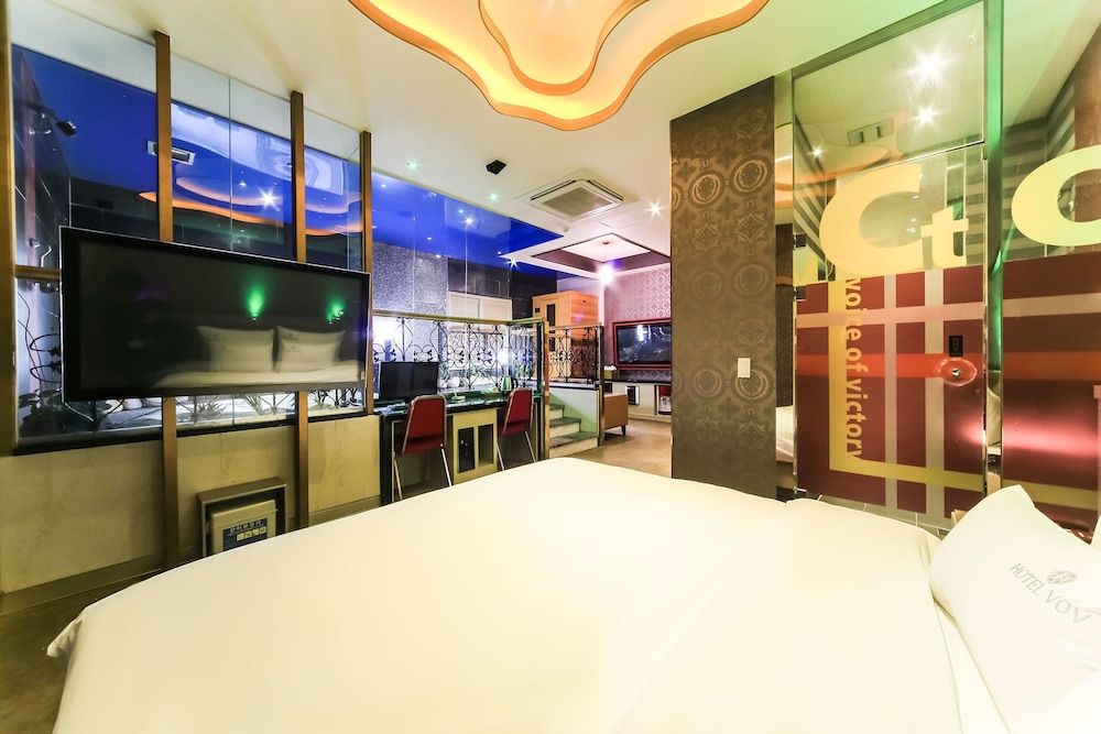 undefined Hotel Vov 8