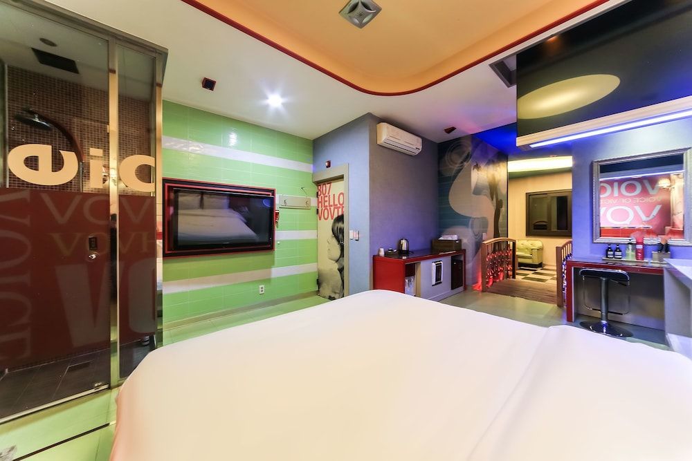 undefined Hotel Vov 7